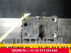 Usagé Serrure portière mécanique 2portes droite Renault Mascott 150 Prix € 42,35 Prix TTC proposé par van Deijne Onderdelen Uden B.V.
