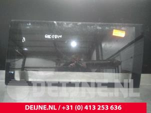 Used Side loading-door window Mercedes Vito (638.1/2) 2.2 CDI 108 16V Price € 121,00 Inclusive VAT offered by van Deijne Onderdelen Uden B.V.