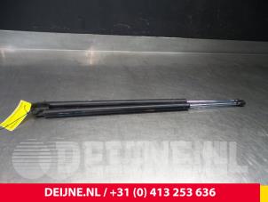 Gebrauchte Set Gasdämpfer Heckklappe Hyundai H-1/H-200 2.5 CRDi Powervan Preis auf Anfrage angeboten von van Deijne Onderdelen Uden B.V.