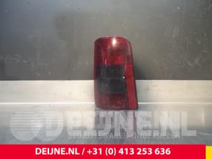 Gebrauchte Rücklicht links Peugeot Partner 1.9D Preis € 24,20 Mit Mehrwertsteuer angeboten von van Deijne Onderdelen Uden B.V.