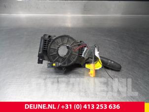 Used Steering column stalk Opel Vivaro 2.5 DTI 16V Price € 24,20 Inclusive VAT offered by van Deijne Onderdelen Uden B.V.