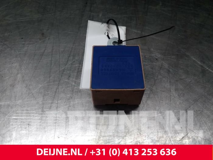 Używane Modul wycieraczek Mitsubishi Canter 3.0 Di-D 16V Cena € 12,10 Z VAT oferowane przez van Deijne Onderdelen Uden B.V.