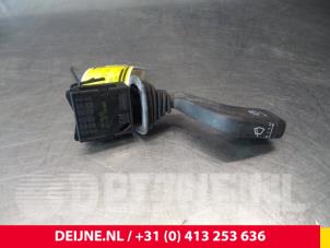 Używane Przelacznik wycieraczki Opel Combo (Corsa C) 1.3 CDTI 16V Cena € 3,63 Z VAT oferowane przez van Deijne Onderdelen Uden B.V.