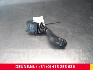 Usados Interruptor de limpiaparabrisas Opel Combo (Corsa C) 1.7 CDTi 16V Precio € 3,63 IVA incluido ofrecido por van Deijne Onderdelen Uden B.V.