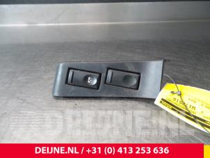 Used Electric window switch Opel Movano Combi 2.2 DTI Price € 24,20 Inclusive VAT offered by van Deijne Onderdelen Uden B.V.