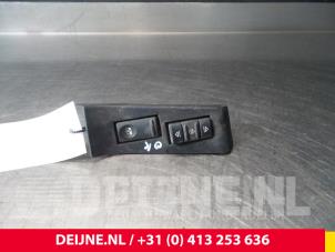 Used Electric window switch Opel Movano Combi 2.2 DTI Price € 30,25 Inclusive VAT offered by van Deijne Onderdelen Uden B.V.