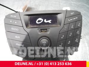 Gebrauchte Radiobedienfeld Ford Transit Courier 1.5 TDCi 75 Preis € 84,70 Mit Mehrwertsteuer angeboten von van Deijne Onderdelen Uden B.V.