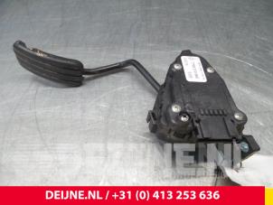 Used Accelerator pedal Renault Trafic New (FL) 1.9 dCi 82 16V Price € 12,10 Inclusive VAT offered by van Deijne Onderdelen Uden B.V.