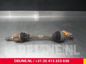 Usagé Arbre de transmission avant gauche Opel Movano (4A1; 4A2; 4B2; 4B3; 4C2; 4C3) 2.5 CDTI 16V DPF Prix € 108,90 Prix TTC proposé par van Deijne Onderdelen Uden B.V.