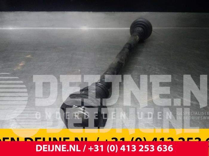 Front drive shaft, right from a Volkswagen Caddy Combi III (2KB,2KJ) 1.9 TDI 2010