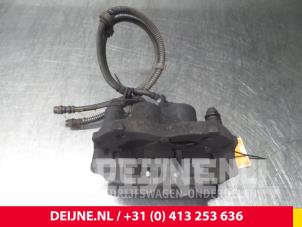 Used Front brake calliper, left Opel Movano Combi 2.8 DTI Price € 60,50 Inclusive VAT offered by van Deijne Onderdelen Uden B.V.