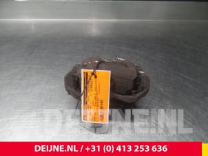 Used Front brake calliper, left Fiat Doblo Cargo (223) 1.3 D 16V Multijet Price on request offered by van Deijne Onderdelen Uden B.V.