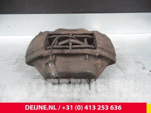 Usagé Etrier de frein avant gauche Iveco New Daily I/II 35.10 Prix sur demande proposé par van Deijne Onderdelen Uden B.V.