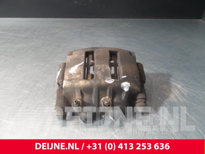 Gebrauchte Bremszange links vorne Renault Master II (JD) 2.5 D T28 Preis € 18,15 Mit Mehrwertsteuer angeboten von van Deijne Onderdelen Uden B.V.