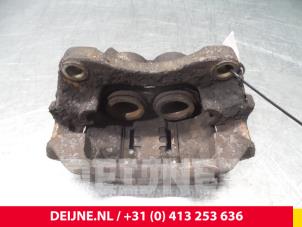 Used Front brake calliper, left Renault Master III (FD/HD) 2.2 dCi 16V Price on request offered by van Deijne Onderdelen Uden B.V.