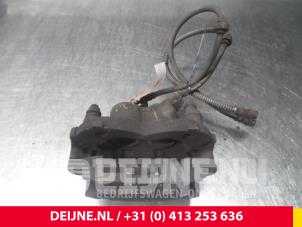 Used Front brake calliper, right Opel Movano Combi 2.8 DTI Price on request offered by van Deijne Onderdelen Uden B.V.