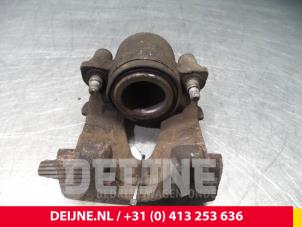 Used Front brake calliper, right Volkswagen Caddy III (2KA,2KH,2CA,2CH) 2.0 SDI Price on request offered by van Deijne Onderdelen Uden B.V.