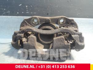 Usagé Etrier de frein avant droit Citroen Berlingo 2.0 HDi Prix sur demande proposé par van Deijne Onderdelen Uden B.V.
