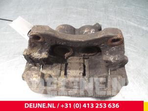 Used Front brake calliper, right Renault Master III (FD/HD) 2.2 dCi 16V Price on request offered by van Deijne Onderdelen Uden B.V.