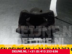 Używane Zacisk hamulcowy prawy przód Renault Clio III Estate/Grandtour (KR) 1.2 16V TCE 100 Cena € 15,00 Procedura marży oferowane przez van Deijne Onderdelen Uden B.V.