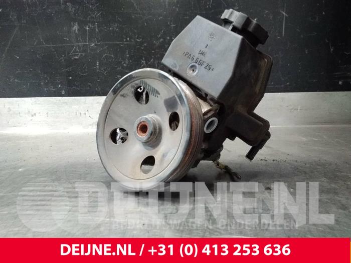 Usagé Pompe de direction Mercedes C (W202) 1.8 C-180 16V Prix € 30,00 Règlement à la marge proposé par van Deijne Onderdelen Uden B.V.