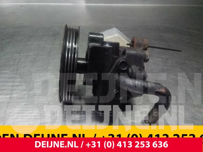 Power steering pump from a Hyundai H-1/Starex Travel 2.5 TD 2002