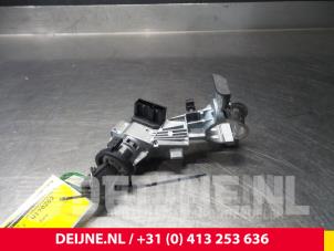 Usagé Serrure de contact + clé Peugeot Bipper (AA) 1.4 HDi Prix € 84,70 Prix TTC proposé par van Deijne Onderdelen Uden B.V.