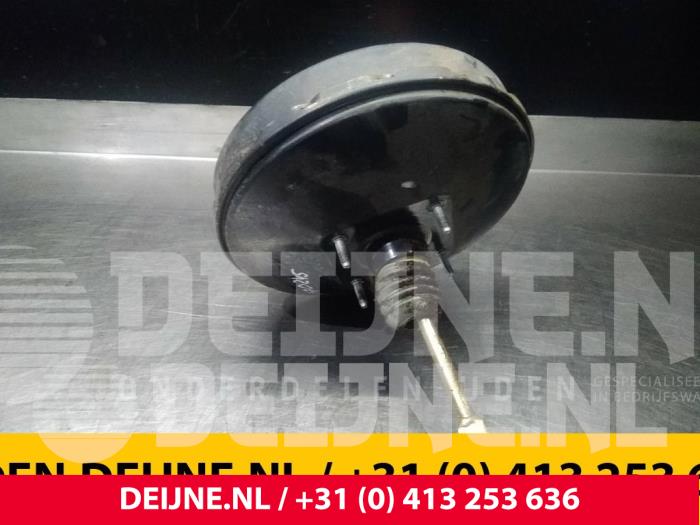 Bromsservo från en Mercedes-Benz Vito (638.1/2) 2.2 CDI 108 16V 2000