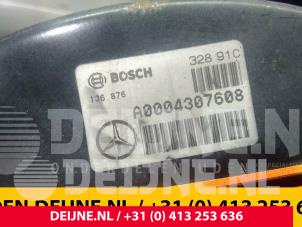 Bromsservo från en Mercedes-Benz Vito (638.1/2) 2.2 CDI 108 16V 2000
