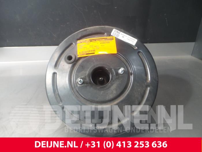 Usagé Servo frein Nissan Primastar 2.5 dCi 150 16V Prix € 42,35 Prix TTC proposé par van Deijne Onderdelen Uden B.V.