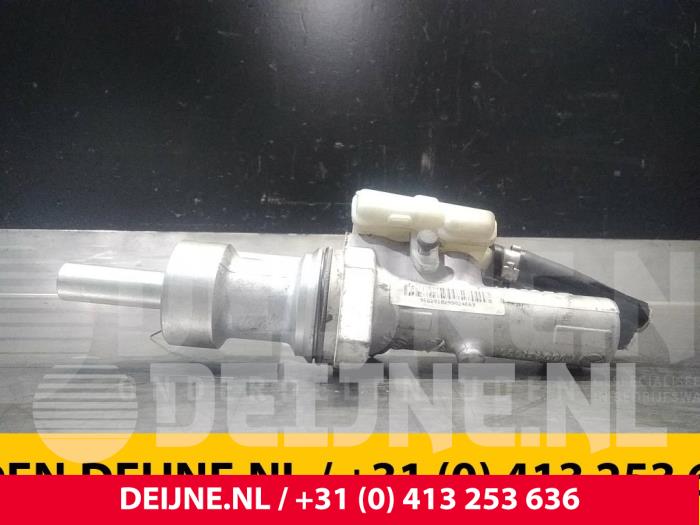 Master brake cylinder