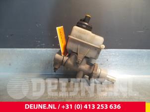 Used Master cylinder Opel Movano Combi 2.8 DTI Price on request offered by van Deijne Onderdelen Uden B.V.