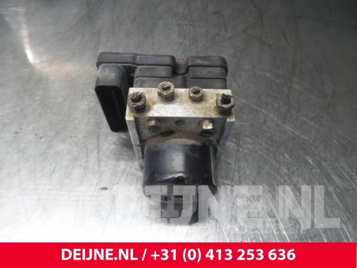 Usagé Pompe ABS Ford Transit Connect 1.8 TDCi 90 Prix € 24,20 Prix TTC proposé par van Deijne Onderdelen Uden B.V.