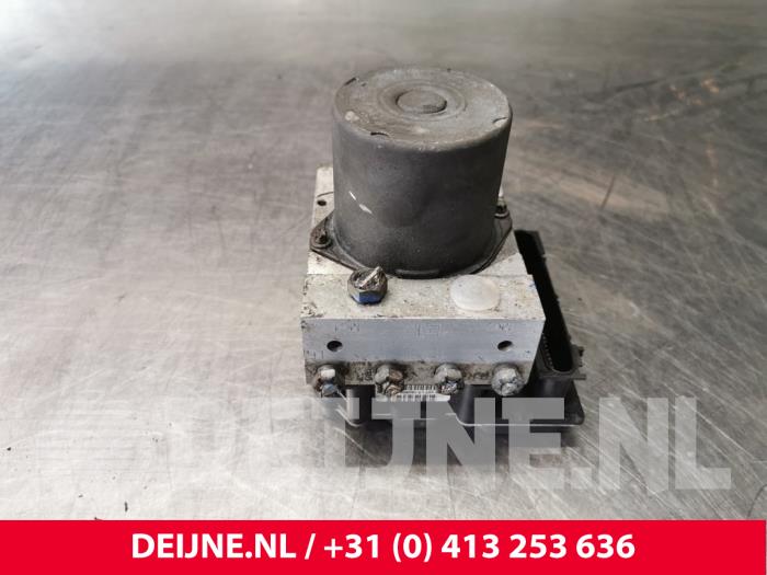 Begagnade ABS-pump Ford Transit 2.2 TDCi 16V Pris € 18,15 Inklusive moms erbjuds av van Deijne Onderdelen Uden B.V.