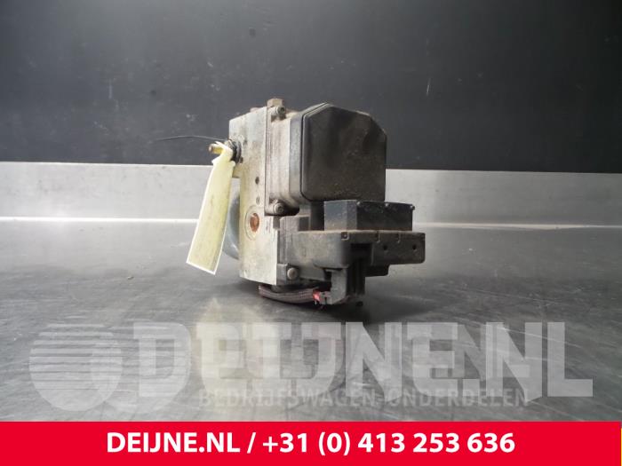 Usagé Pompe ABS Ford Transit 2.0 TDCi 16V 260S Prix € 181,50 Prix TTC proposé par van Deijne Onderdelen Uden B.V.
