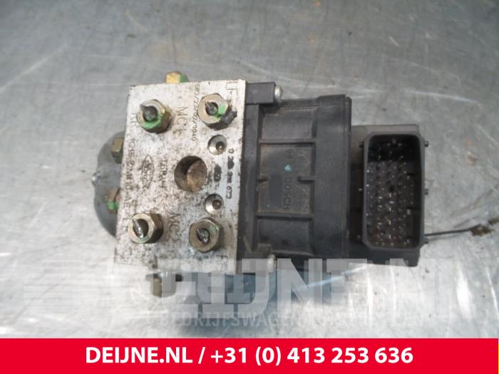 Usagé Pompe ABS Ford Transit 2.0 TDCi 16V 260S Prix € 30,25 Prix TTC proposé par van Deijne Onderdelen Uden B.V.