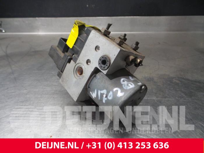 Begagnade ABS-pump Ford Transit 2.0 TDdi 16V Pris € 121,00 Inklusive moms erbjuds av van Deijne Onderdelen Uden B.V.