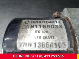 ABS-pump från en Opel Vivaro 1.9 DTI 16V 2002