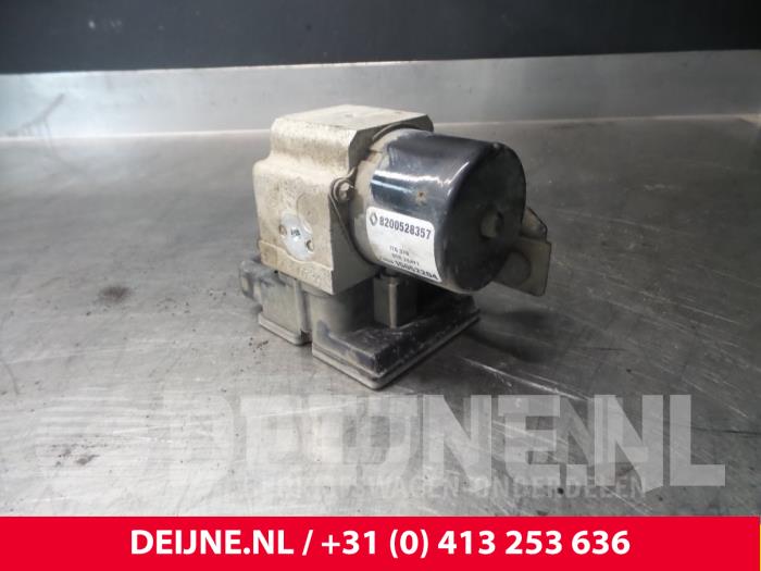 Używane Pompa ABS Opel Movano (4A1; 4A2; 4B2; 4B3; 4C2; 4C3) 2.5 CDTI 16V DPF Cena € 78,65 Z VAT oferowane przez van Deijne Onderdelen Uden B.V.