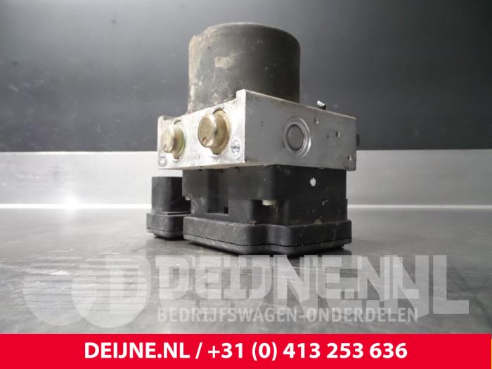Begagnade ABS-pump Volkswagen Caddy III (2KA,2KH,2CA,2CH) 2.0 SDI Pris € 36,30 Inklusive moms erbjuds av van Deijne Onderdelen Uden B.V.