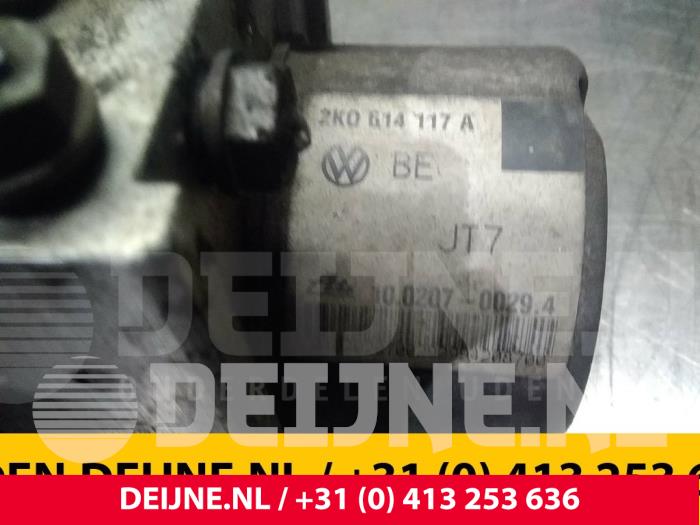 Begagnade ABS-pump Volkswagen Caddy III (2KA,2KH,2CA,2CH) 2.0 SDI Pris € 12,10 Inklusive moms erbjuds av van Deijne Onderdelen Uden B.V.