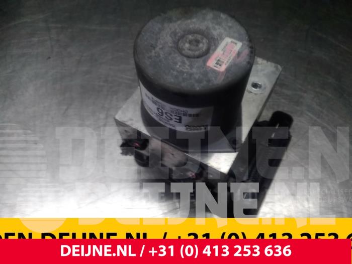 Gebrauchte ABS Pumpe Hyundai H-300 2.5 CRDi Preis € 72,60 Mit Mehrwertsteuer angeboten von van Deijne Onderdelen Uden B.V.