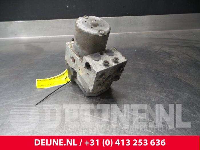 ABS Pumpe van een Iveco New Daily III 35C12V,S12V 2004