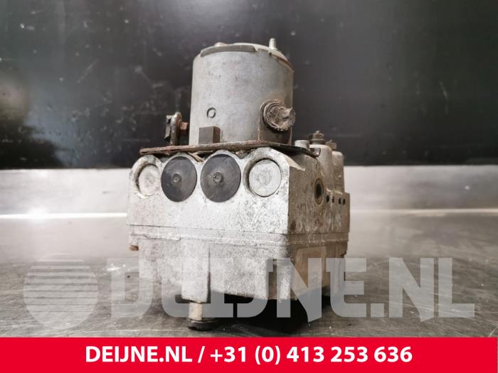 Usagé Pompe ABS Citroen Berlingo 1.9 Di Prix € 72,60 Prix TTC proposé par van Deijne Onderdelen Uden B.V.