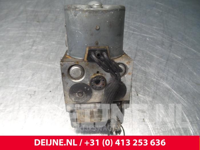 ABS pump from a Peugeot Partner 1.9D 2003