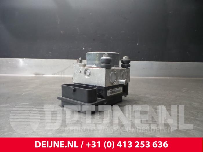 Usagé Bloc ABS Peugeot Bipper (AA) 1.3 HDI Prix € 30,25 Prix TTC proposé par van Deijne Onderdelen Uden B.V.