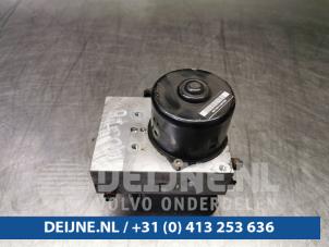 Used ABS pump Renault Master III (FD/HD) 2.2 dCi 16V Price € 121,00 Inclusive VAT offered by van Deijne Onderdelen Uden B.V.