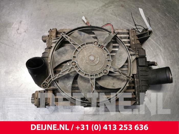 Intercooler from a Mercedes-Benz Vito (638.0) 2.2 CDI 108 16V 2000