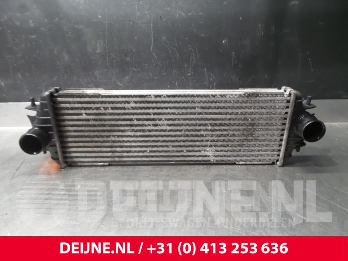 Usados Intercooler Opel Vivaro 1.9 DI Precio € 18,15 IVA incluido ofrecido por van Deijne Onderdelen Uden B.V.