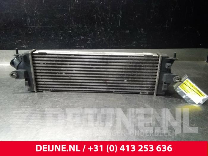 Usados Intercooler Renault Trafic New (FL) 2.0 dCi 16V 90 Precio € 84,70 IVA incluido ofrecido por van Deijne Onderdelen Uden B.V.